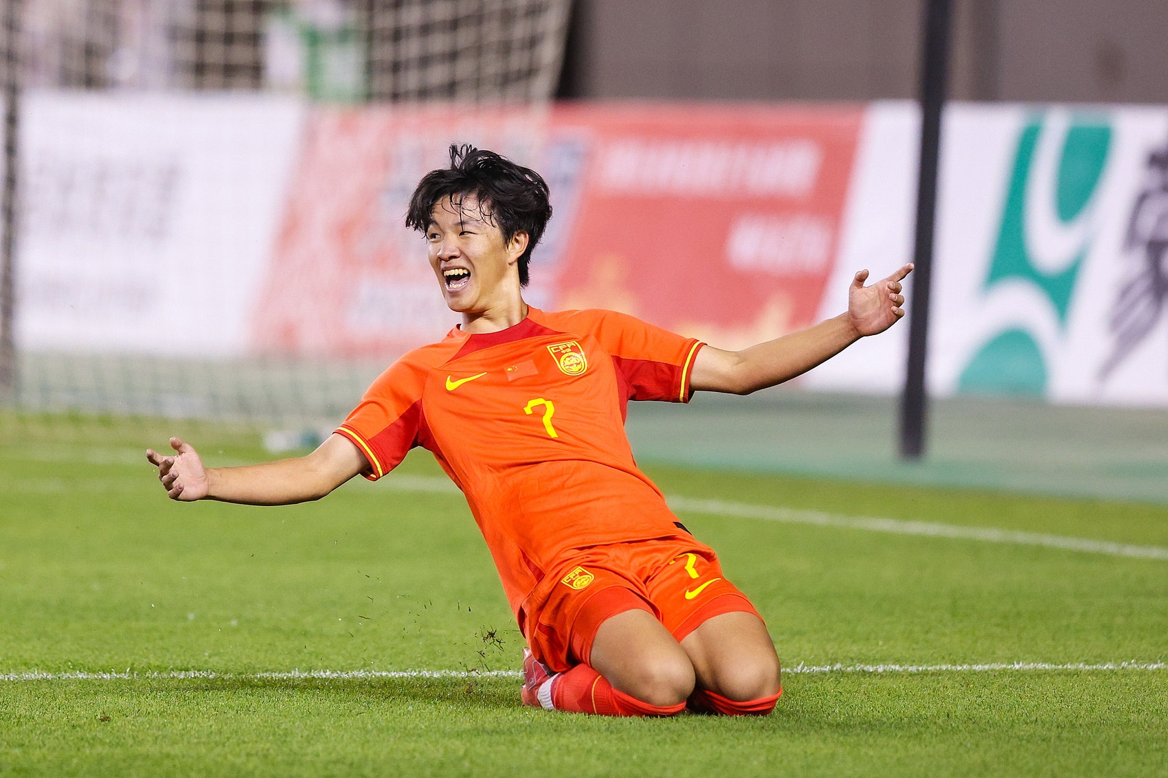 博主：16岁袁博涵完成中甲首秀，2010年龄段职业联赛第一人