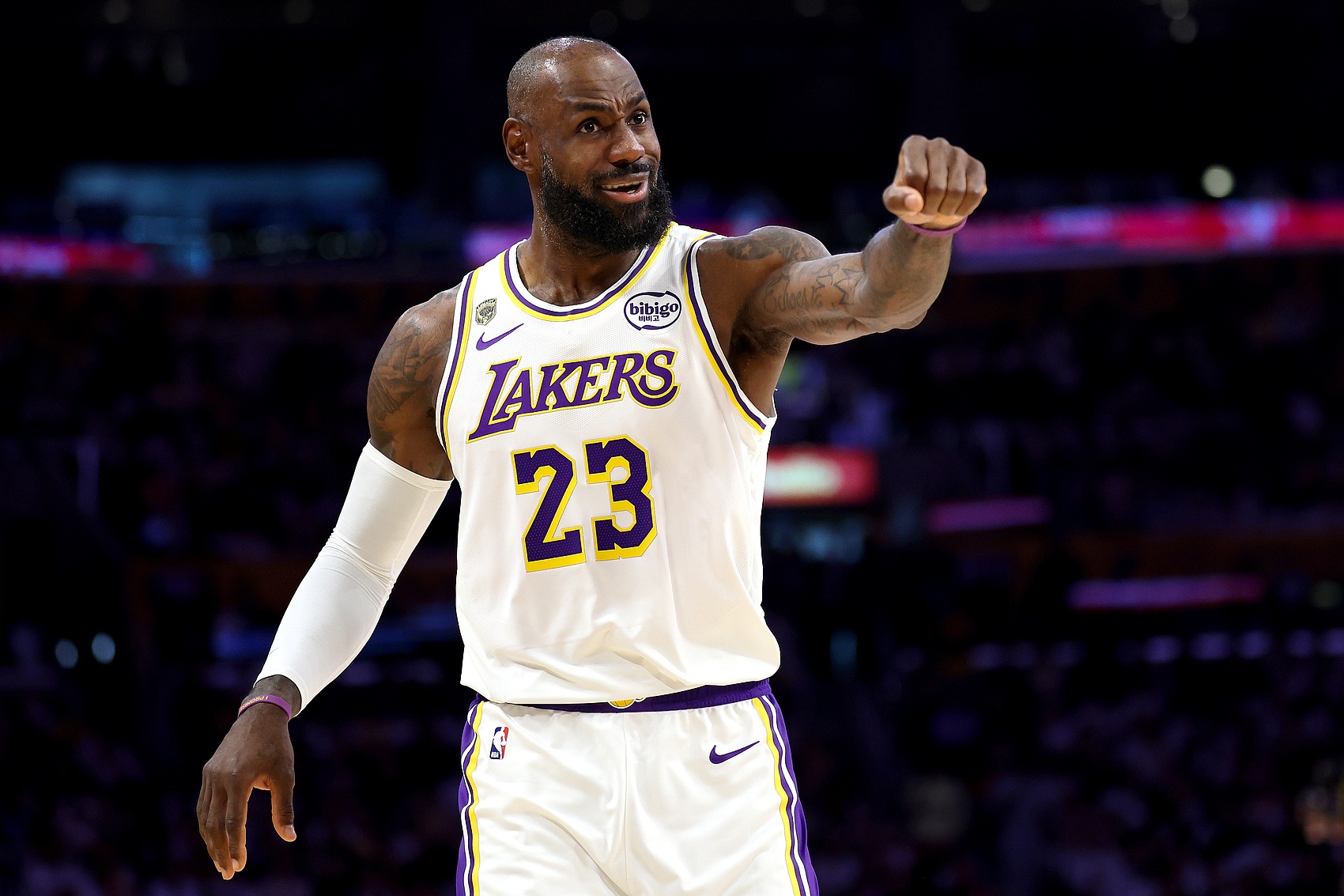 Skip嘲讽NFL球员皮肯斯称詹姆斯GOAT：希望他懂橄榄球比懂篮球多